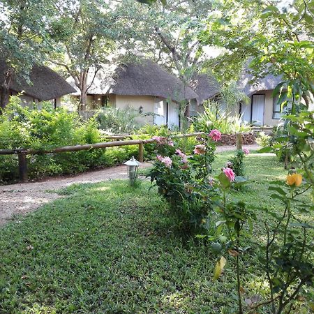 Chobe Sunset Chalets Lesoma Exterior foto