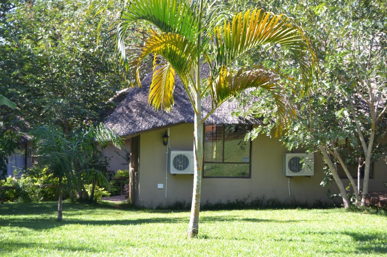 Chobe Sunset Chalets Lesoma Exterior foto